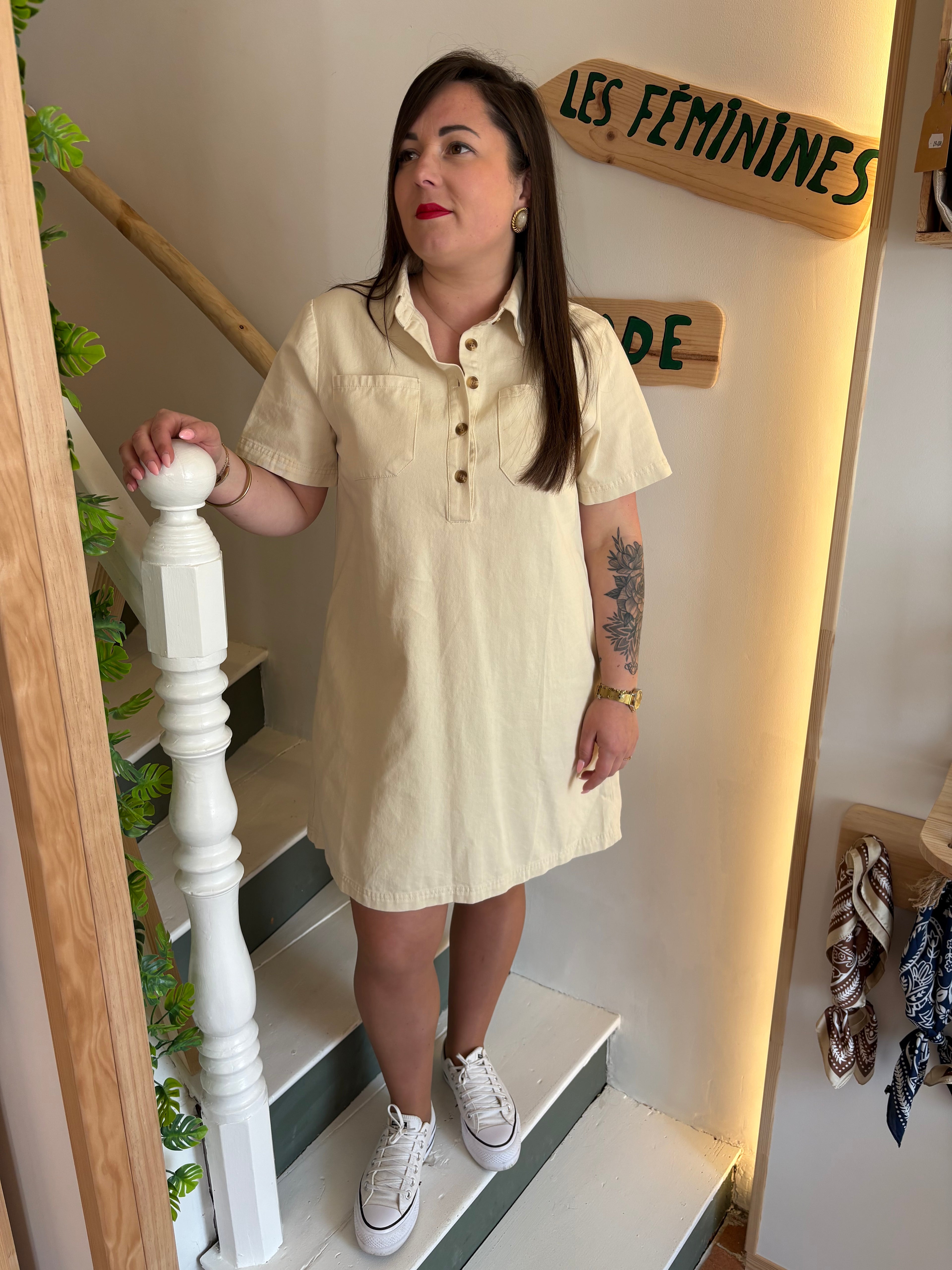 Robe beige manches courtes