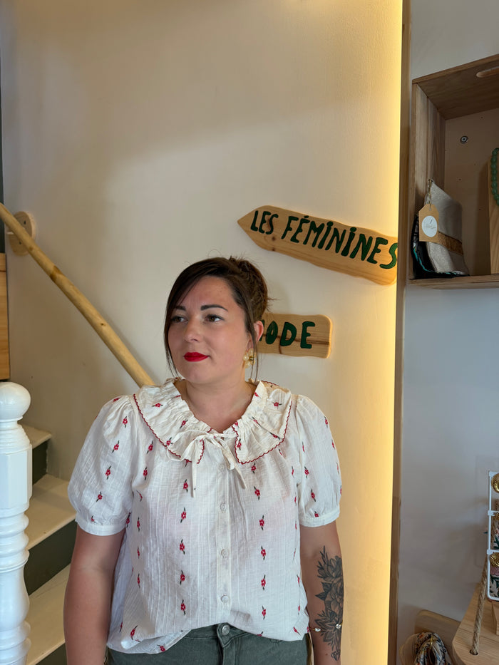 Blouse romantique à col volanté