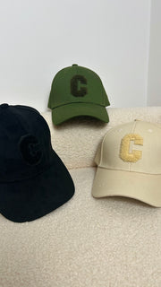 Casquette avec lettre C