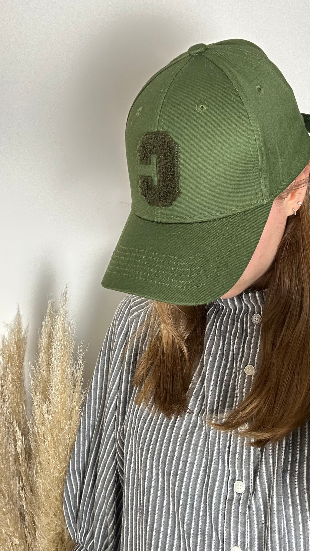 Casquette avec lettre C