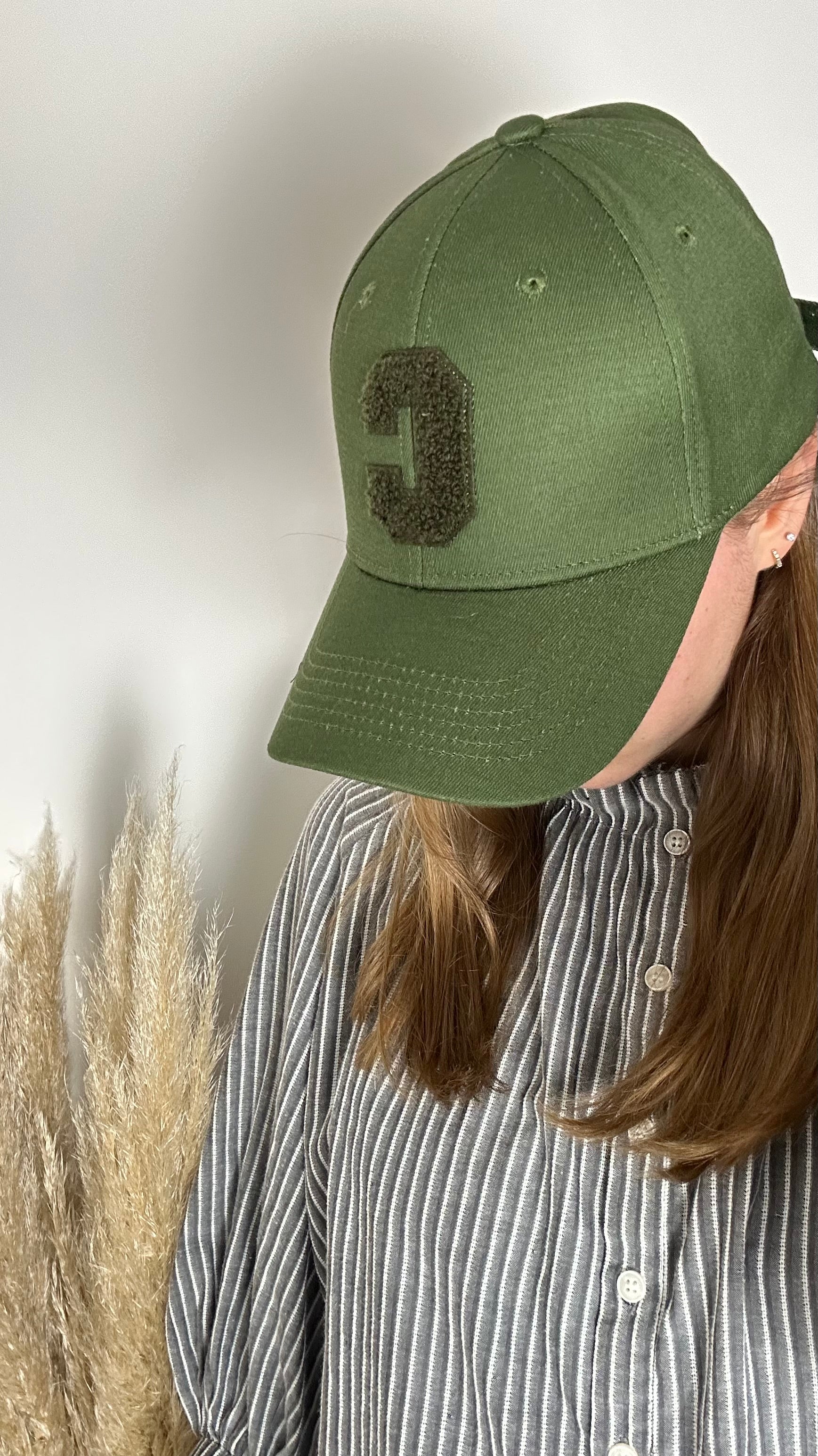 Casquette avec lettre C