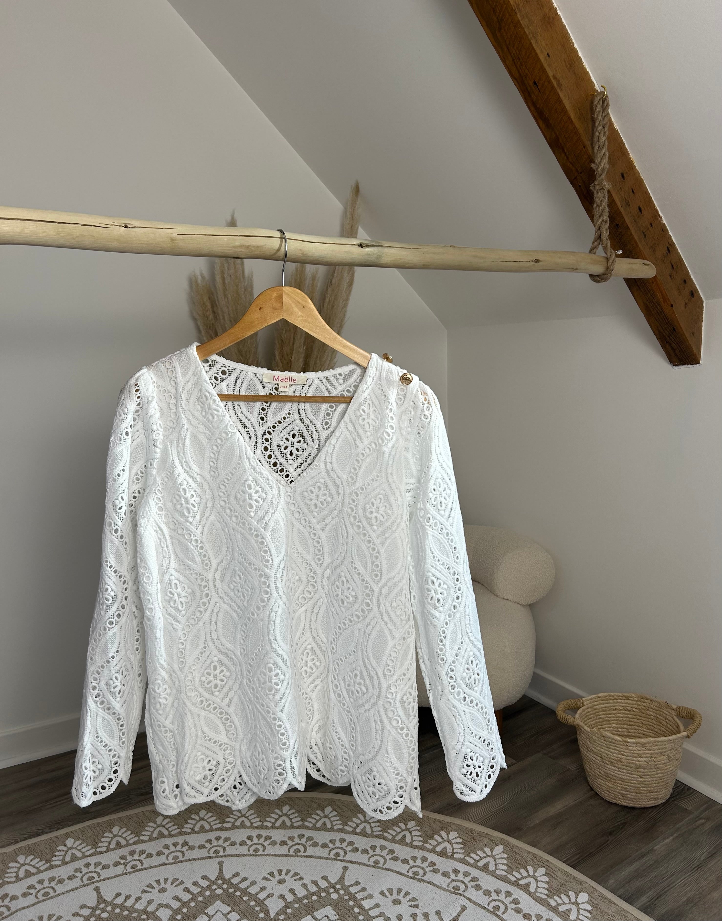 Chemisier blanc en dentelle