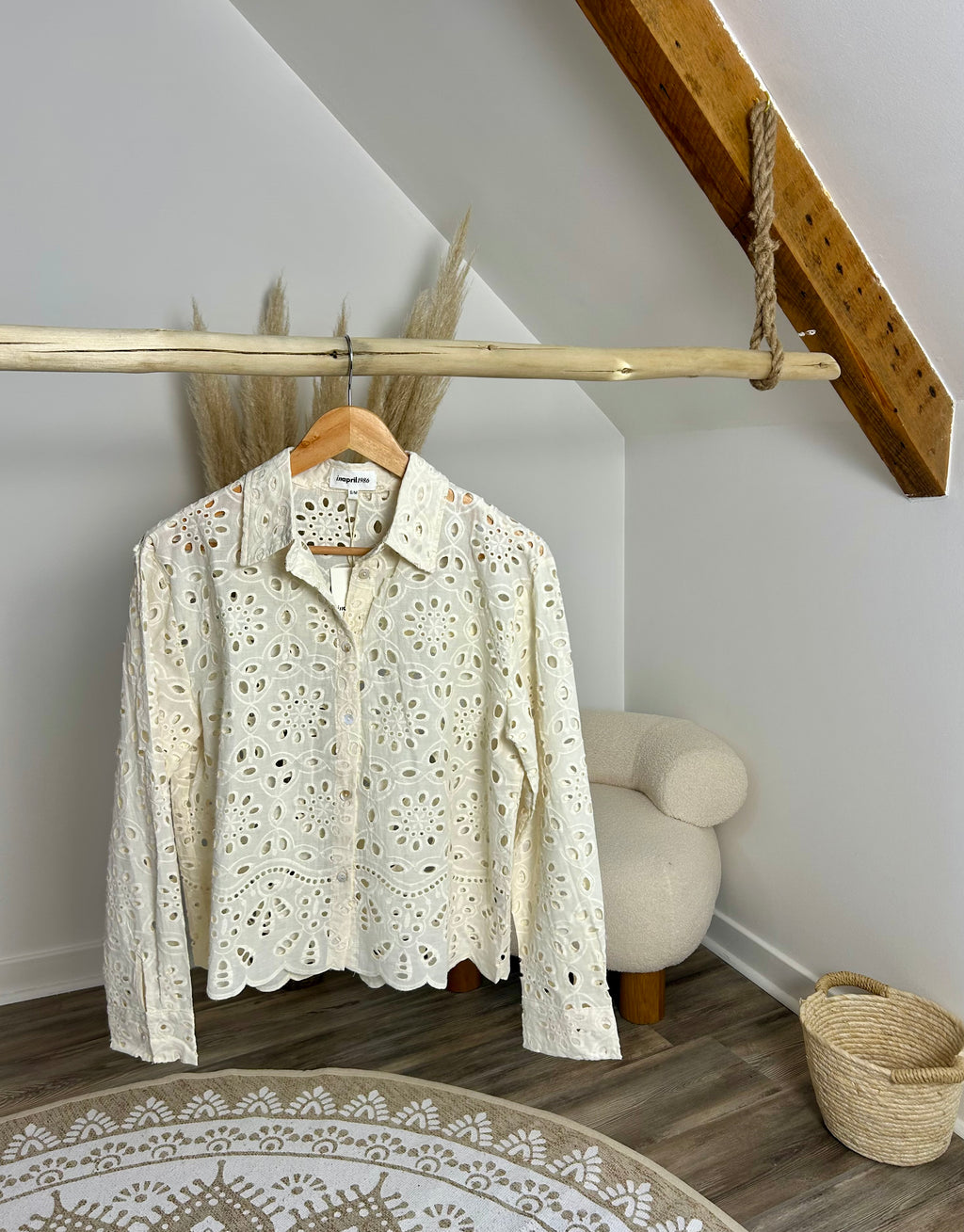 Chemisier écru en broderie anglaise