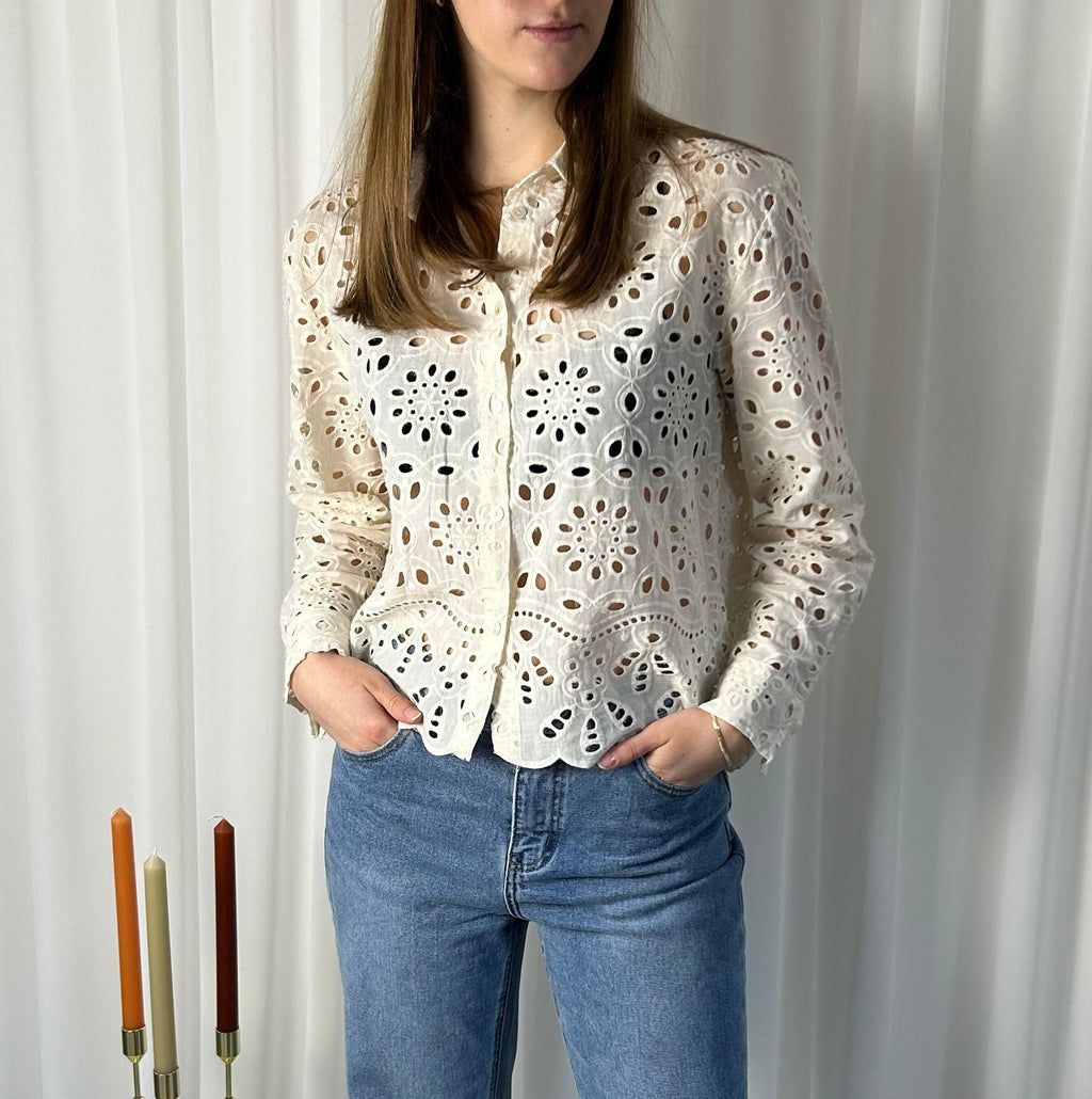 Chemisier écru en broderie anglaise