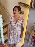 Robe courte fleurie à manches volantées