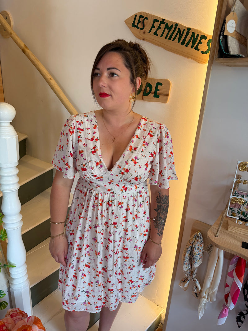 Robe courte fleurie à manches volantées