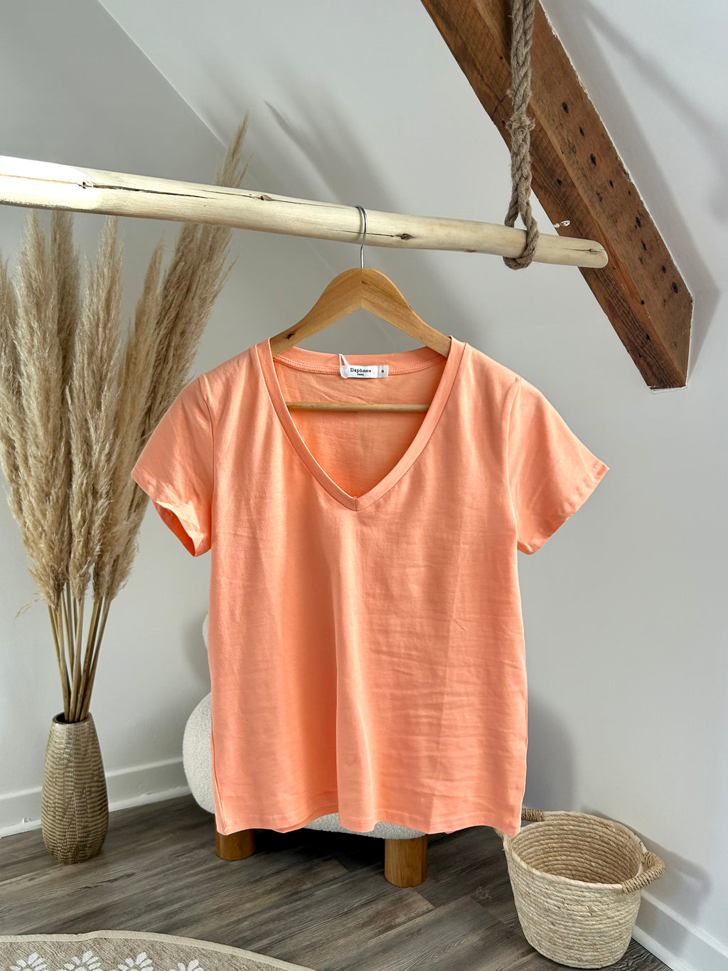 T-shirt abricot à col V